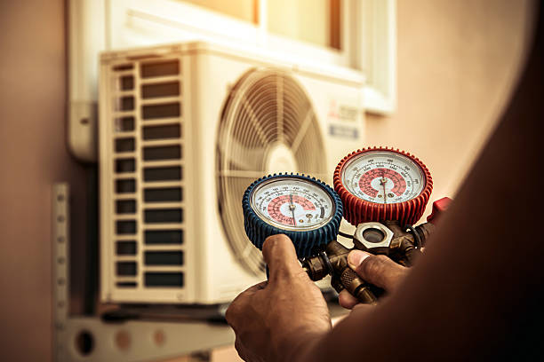 Professional Hvac technician working in Ennis, TX